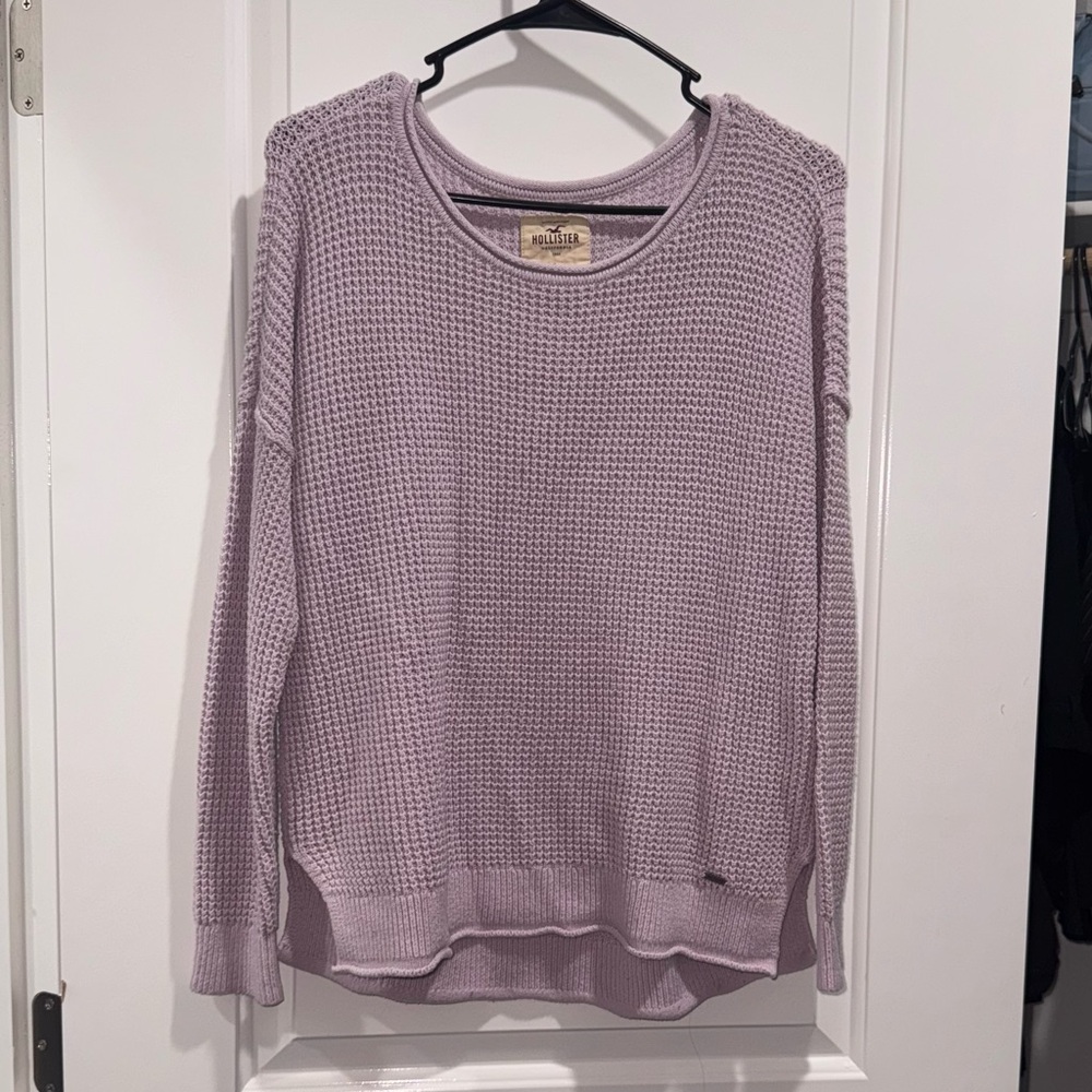 Hollister Women's Light Purple Crew Neck Sweater